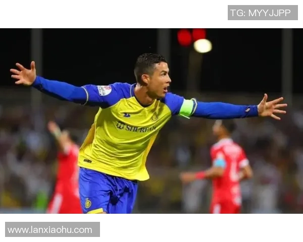 双标足球球星的争议行为与公众形象塑造:透视明星背后的不公平对待 双标足球球星的争议行为与公众形象塑造:透视明星背后的不公平对待