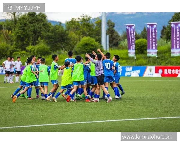 昆明足球新星崛起:从草根到职业的奋斗历程与未来前景 昆明足球新星崛起:从草根到职业的奋斗历程与未来前景