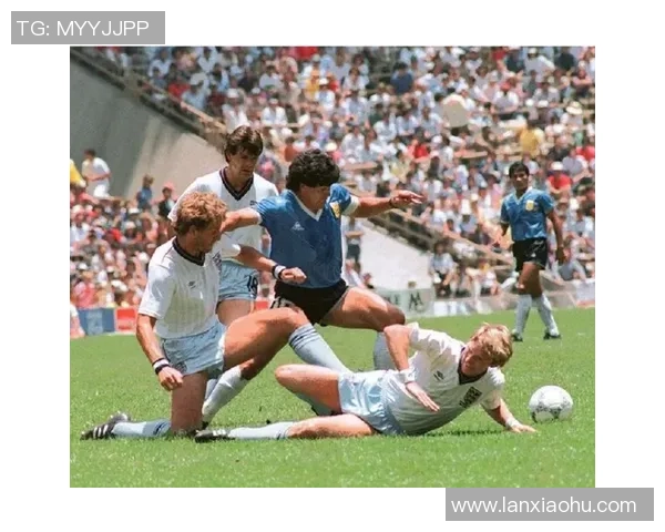 足球剪辑转场艺术揭秘 球星瞬间华丽变换背后的创意与技巧 足球剪辑转场艺术揭秘 球星瞬间华丽变换背后的创意与技巧