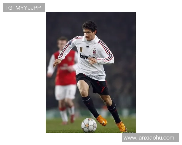 足球明星转会动态：新赛季各大巨星去向揭晓引发球迷热议