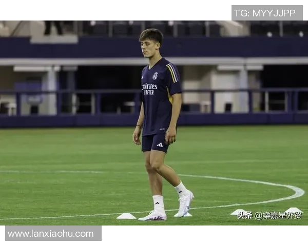 2025年全球足球球星排名前十名解析与年度表现分析 2025年全球足球球星排名前十名解析与年度表现分析