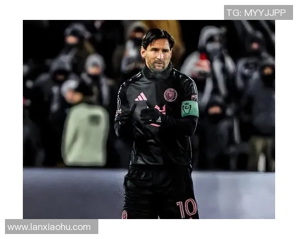 从球场巨星到足球流氓球星的堕落与荣耀背后真相揭秘