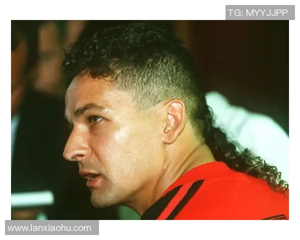 金色发型闪耀绿茵场 足球球星的新潮时尚风向标